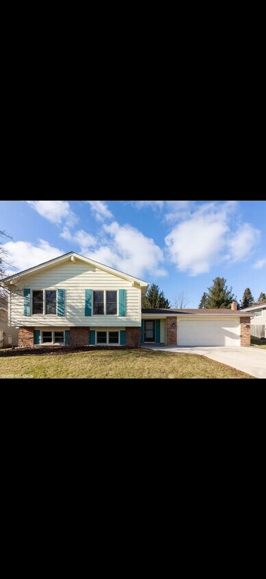 Foto principal - 7S640 Lynn Dr
