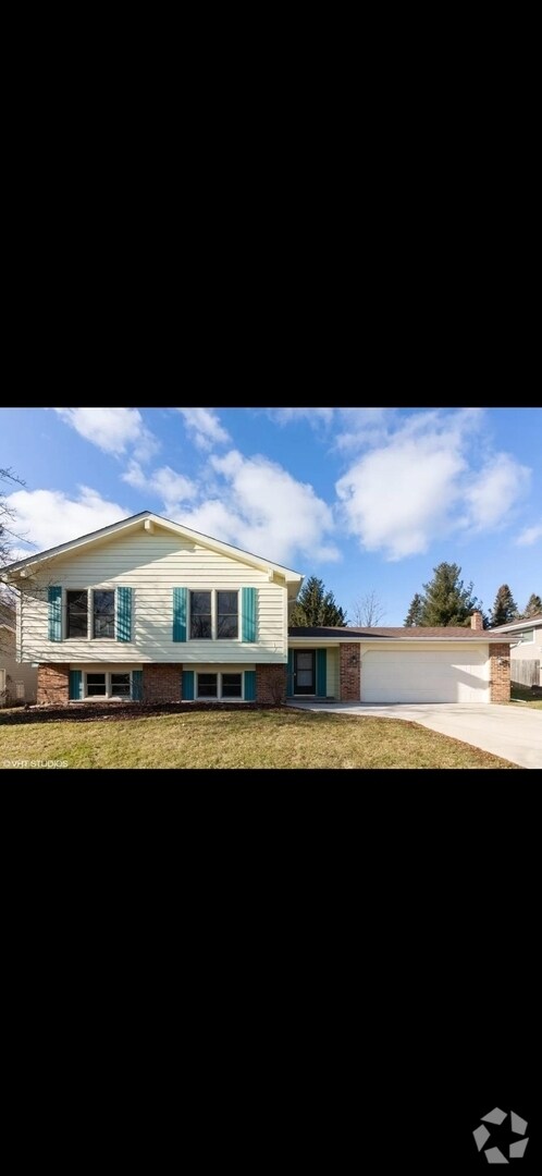 Building Photo - 7S640 Lynn Dr