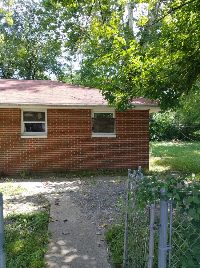 Photo - 5050 Hallows Ave (Washington Park, IL) House