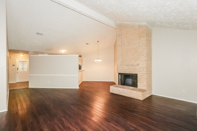 Building Photo - 19402 San Gabriel Dr