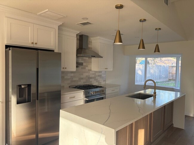 Building Photo - 2618 Pine Village Dr