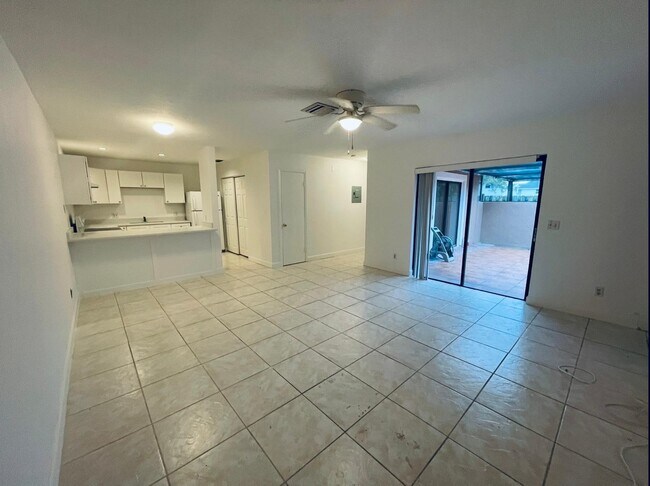 Building Photo - 4758 Sunny Palm Cir