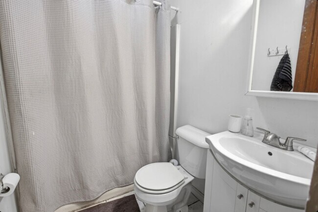 Foto del edificio - 2328 Stratford Ave