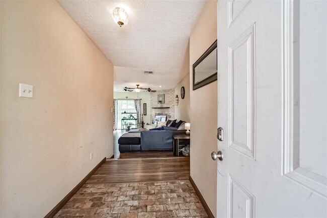 Building Photo - 2122 Clemson Dr