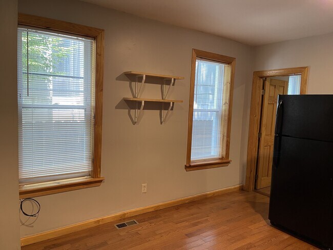 Building Photo - 329 N Preston St