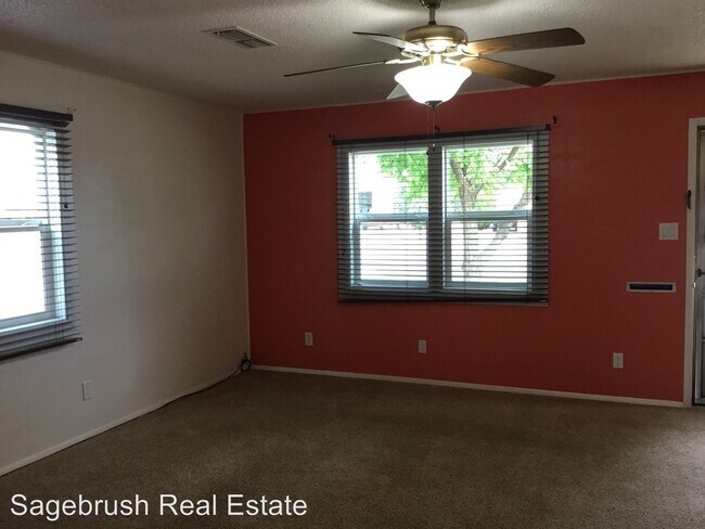 Building Photo - 2 br, 1 bath House - 1013 E 10th St