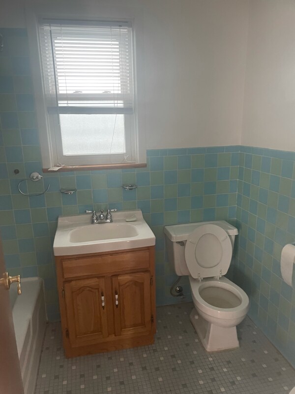 Building Photo - 2817 Zulette Ave
