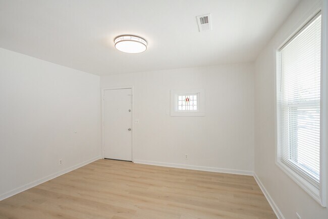 Foto del edificio - 513 Morton Ave