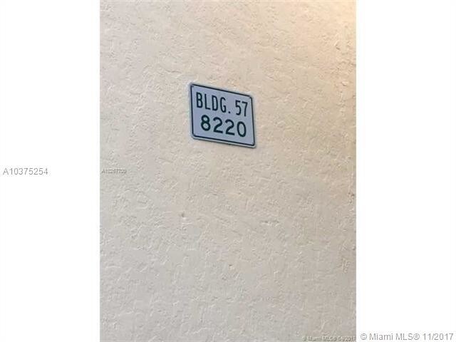 Foto del edificio - 8220 Sunrise Lakes Blvd