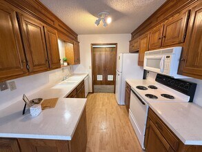 Building Photo - 412 S Wyandotte Ave