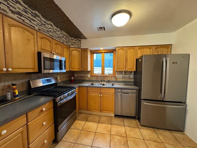 Building Photo - 162 W 53rd St