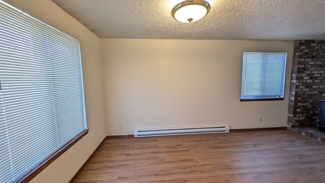 Foto del edificio - 2 bedroom 1 bath duplex