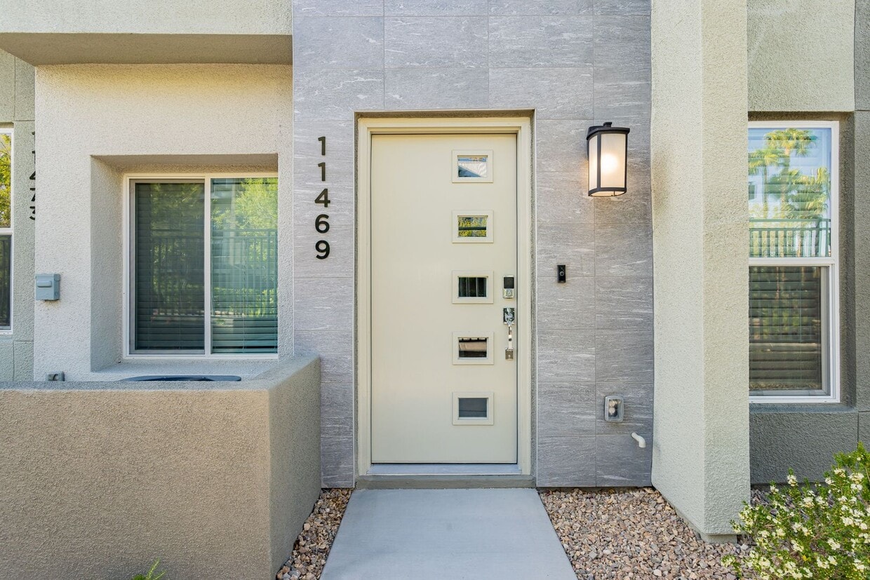 Primary Photo - Summerlin Townhome 4 bedroom and 5 baths. ...