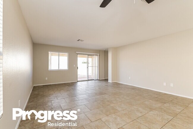 Building Photo - 996 Sky Forest Dr