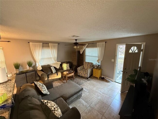 Foto del edificio - 7702 Chase Rd