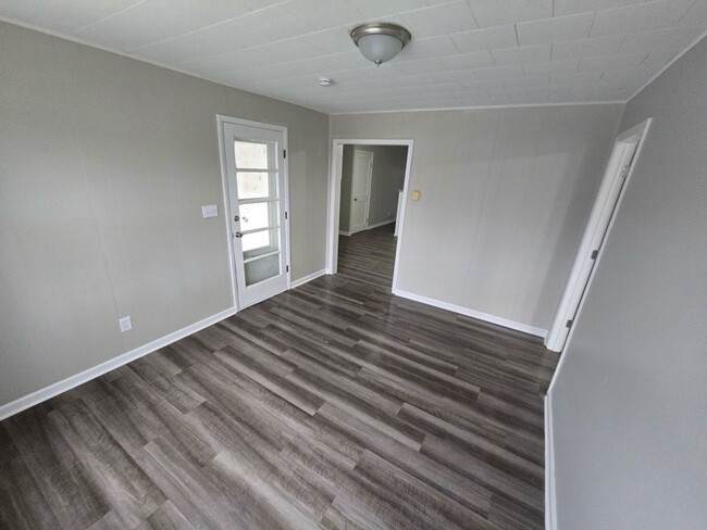 Building Photo - Beautifully renovated 3 bedroom Roseville ...