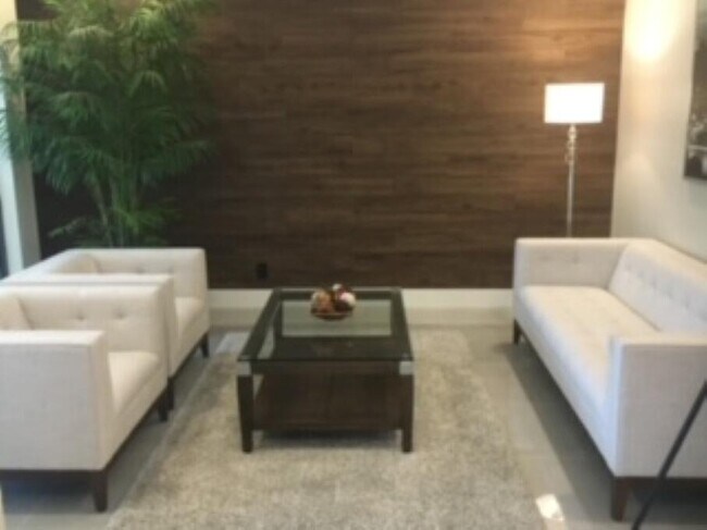 Foto del edificio - 6815 Willow Wood Dr