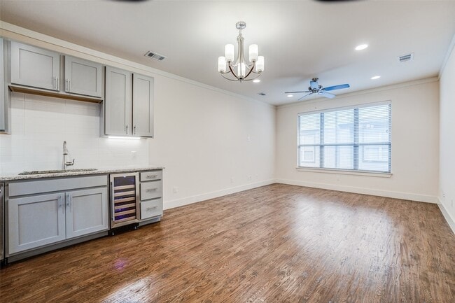 Building Photo - 4316 Hartford St