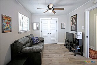 Building Photo - 553 Scenic Dr