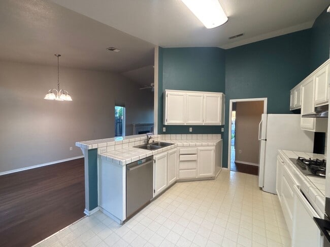 Foto del edificio - Single story located in Oakley within desirable Vintage Parkway neighborhood!!