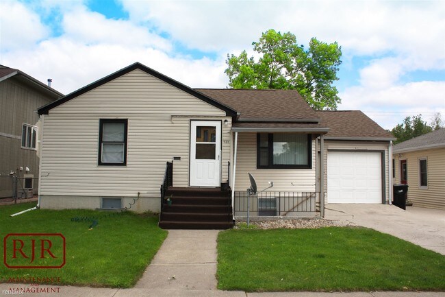 Building Photo - 927 N 12th St