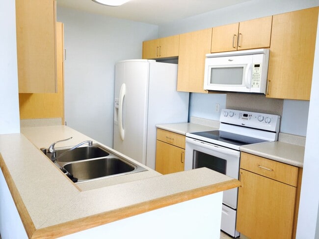 Building Photo - 2 bed 1 Bath / Private courtyard / 2 tande...
