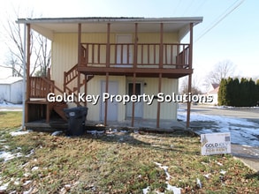 Building Photo - 919 E 6th St