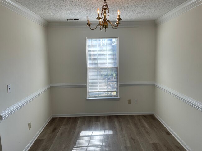 Building Photo - 10006 White Cascade Dr