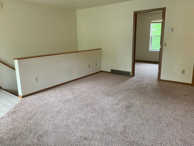 Foto del edificio - 327 3rd St W