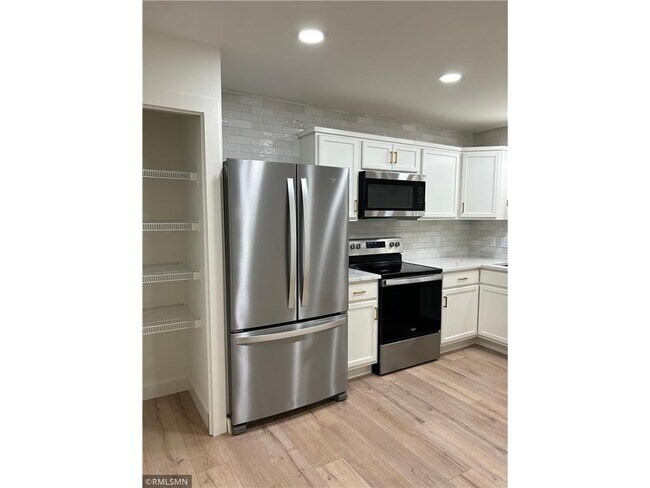 Foto del edificio - 15964 Finch Ln