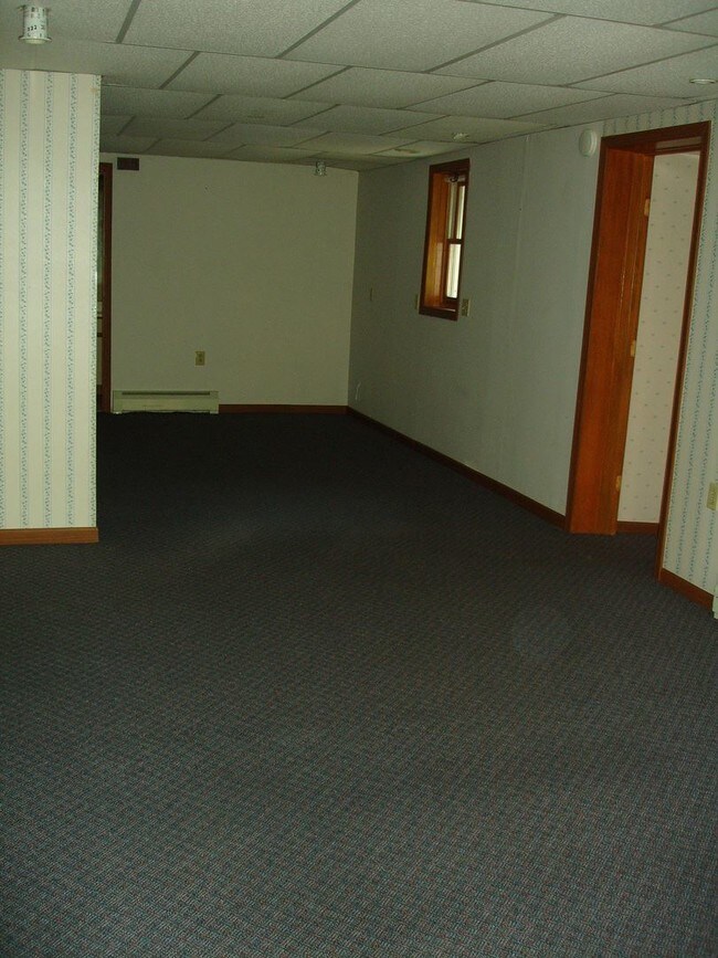 Building Photo - 924 Quarry Rd