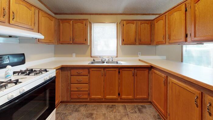 Primary Photo - 138 American Ave