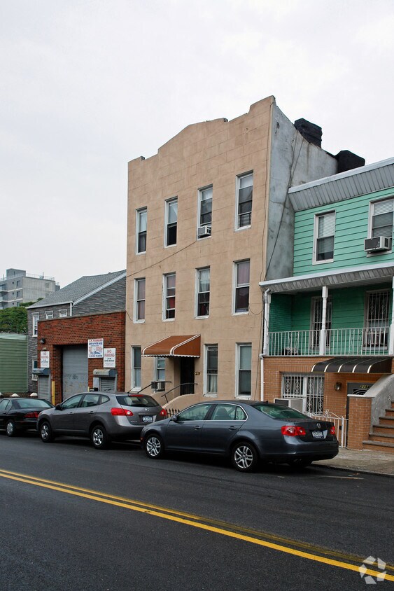 Primary Photo - 219 20th St