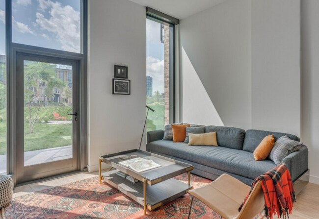 Foto del edificio - 866 W Madison St
