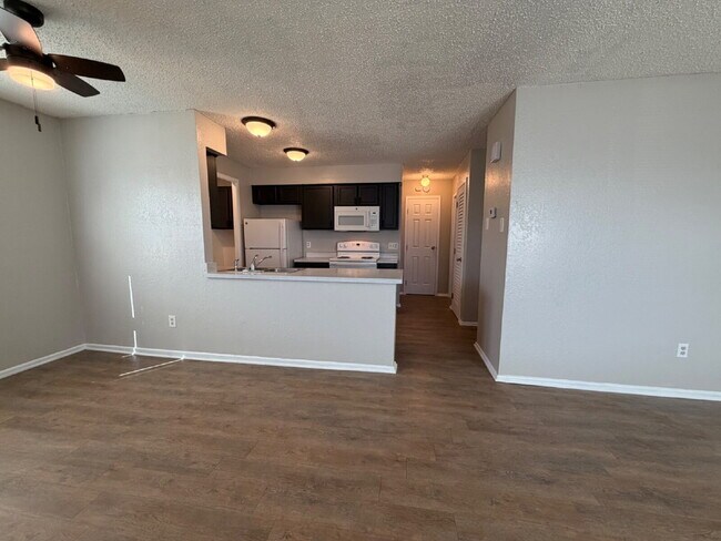 Foto del edificio - Beautiful Duplex Located off 98th and Indiana Near Wal-Mart!