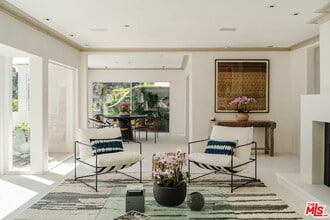 Building Photo - 8706 Sunset Plaza Pl