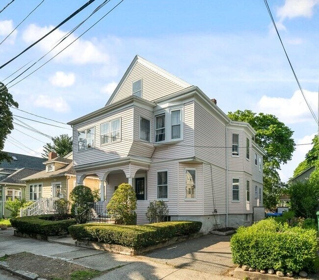 Foto del edificio - 44 Greenleaf Ave
