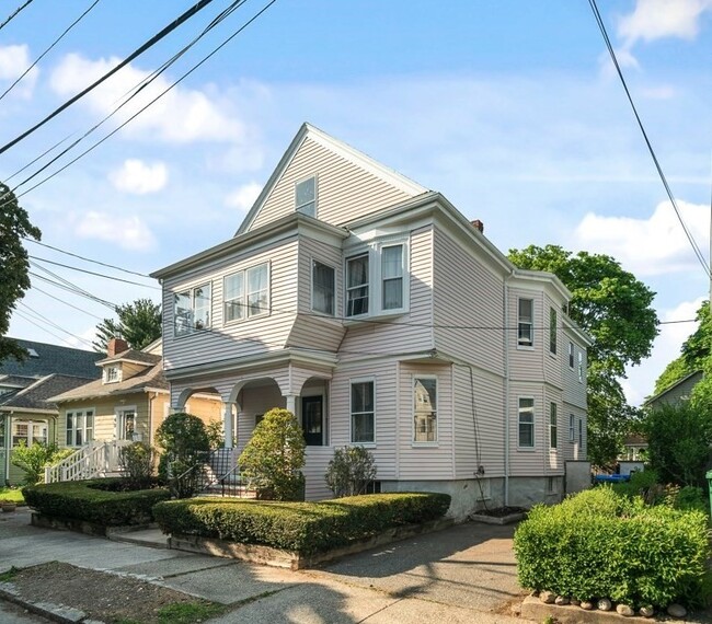 Building Photo - 44 Greenleaf Ave