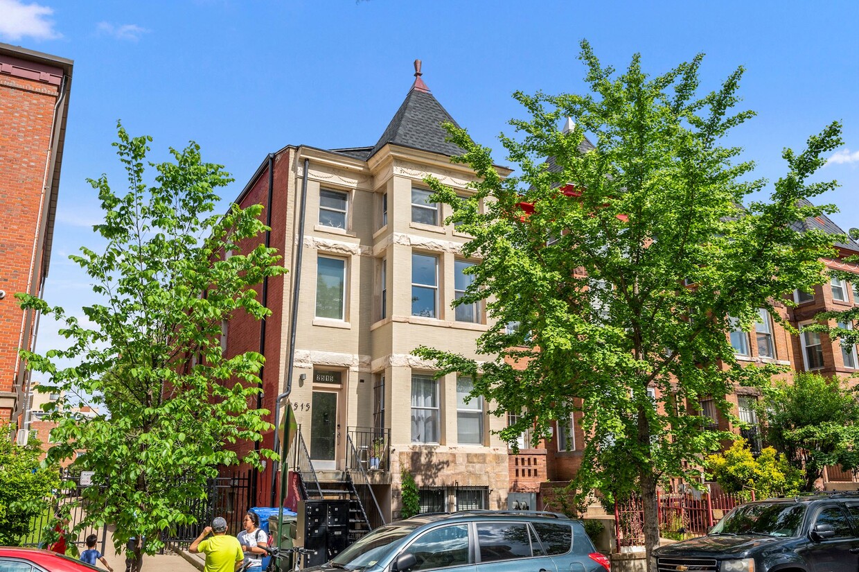 Foto principal - 2515 17th St NW