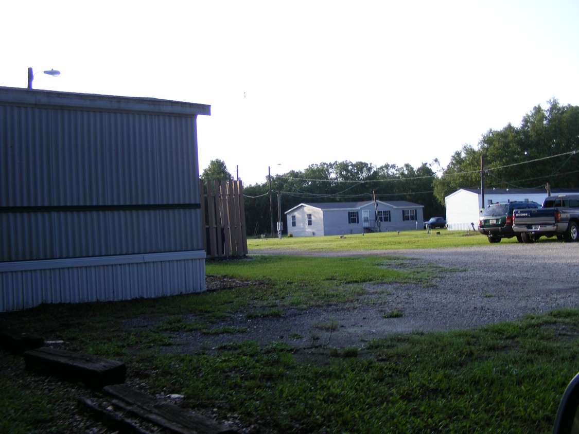 Foto del edificio - Self Mobile Home Park