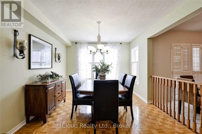 Building Photo - 33 Fenflower Ct