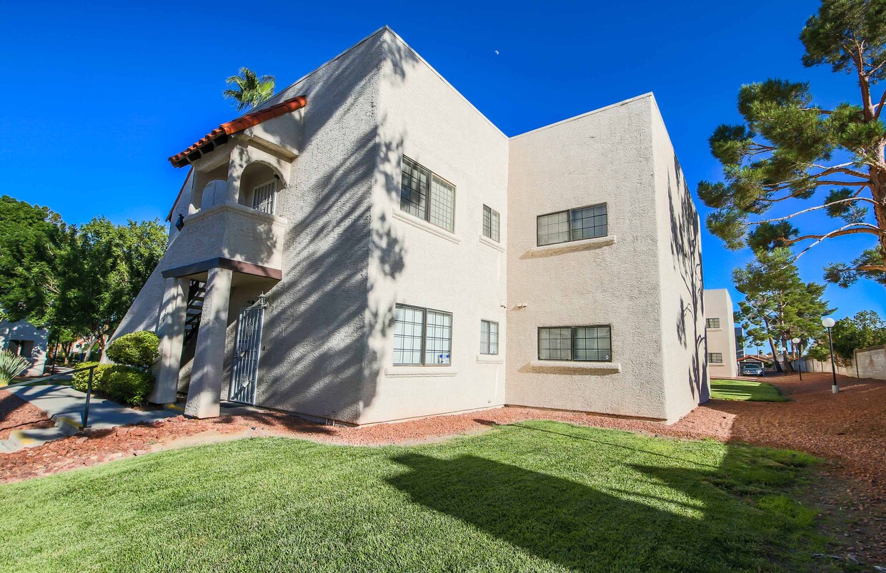Primary Photo - 101 Luna Way