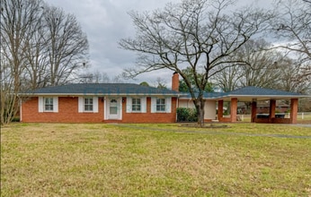 Building Photo - 809 Minorcas Rd