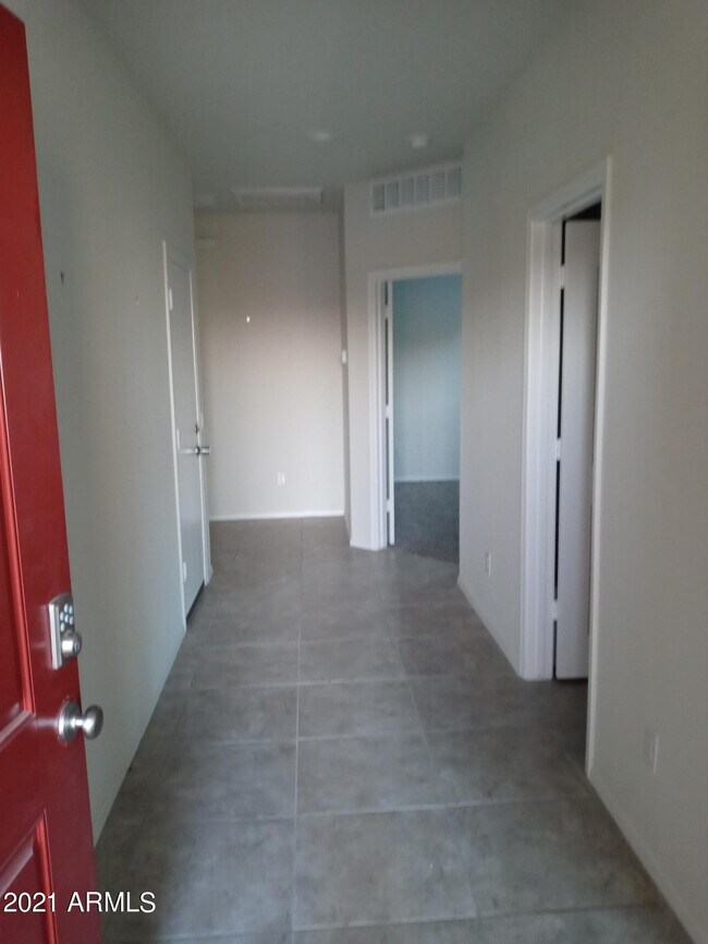 Building Photo - 31070 W Whitton Ave