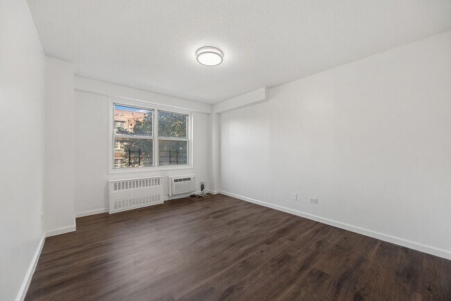 Foto del edificio - 2550 Olinville Ave