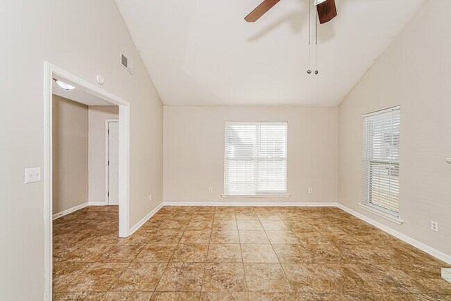 Foto del edificio - 532 Buck Creek Ln