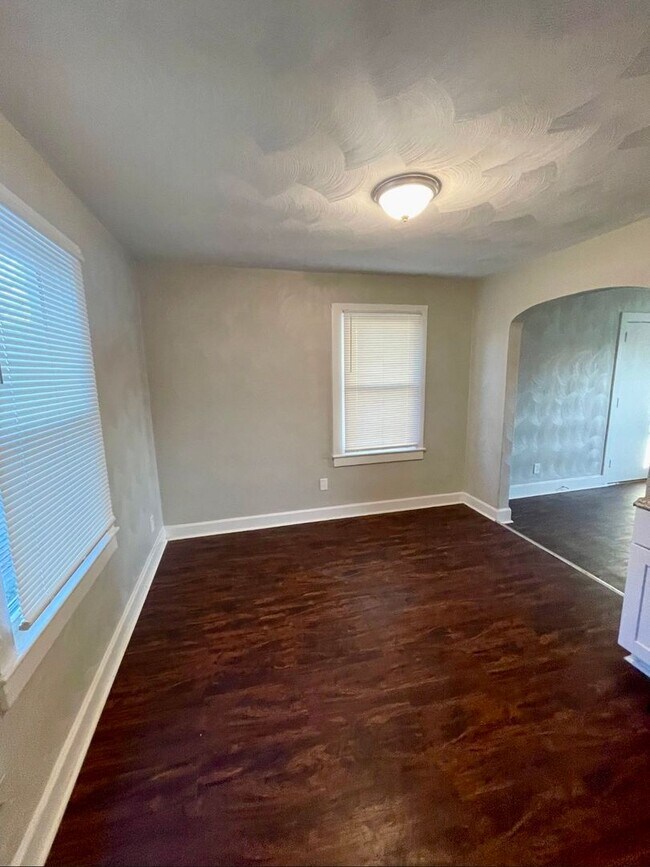Building Photo - Renovated 4 Bedroom 2 full bath Single Fam...