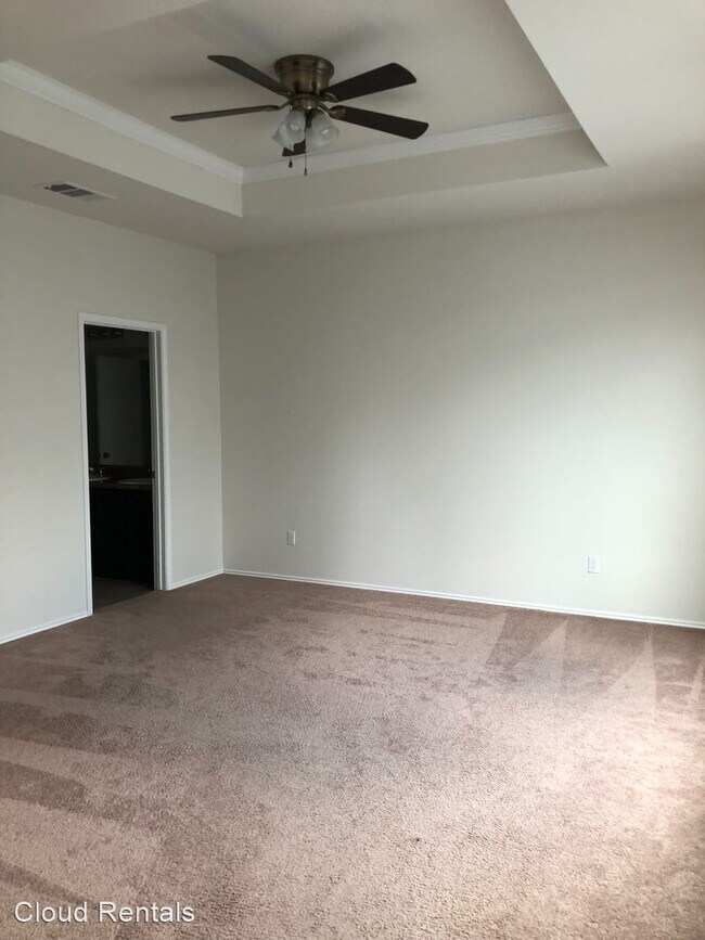 Building Photo - 4 br, 2.5 bath House - 303 E. Gemini Lane