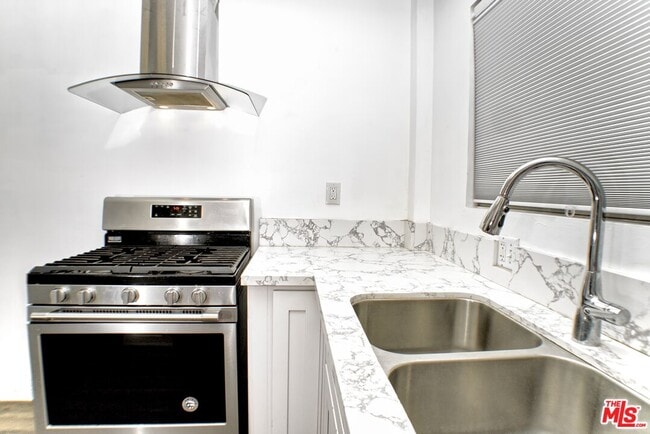 Foto del edificio - 1522 N Harvard Blvd