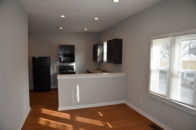 Foto del edificio - 352 E Hinman Ave